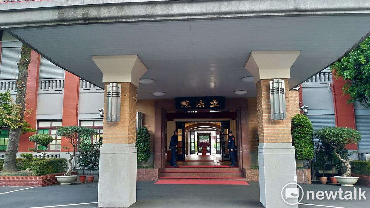 進入立法院，明天起將量額溫。 圖:陳佩君/攝