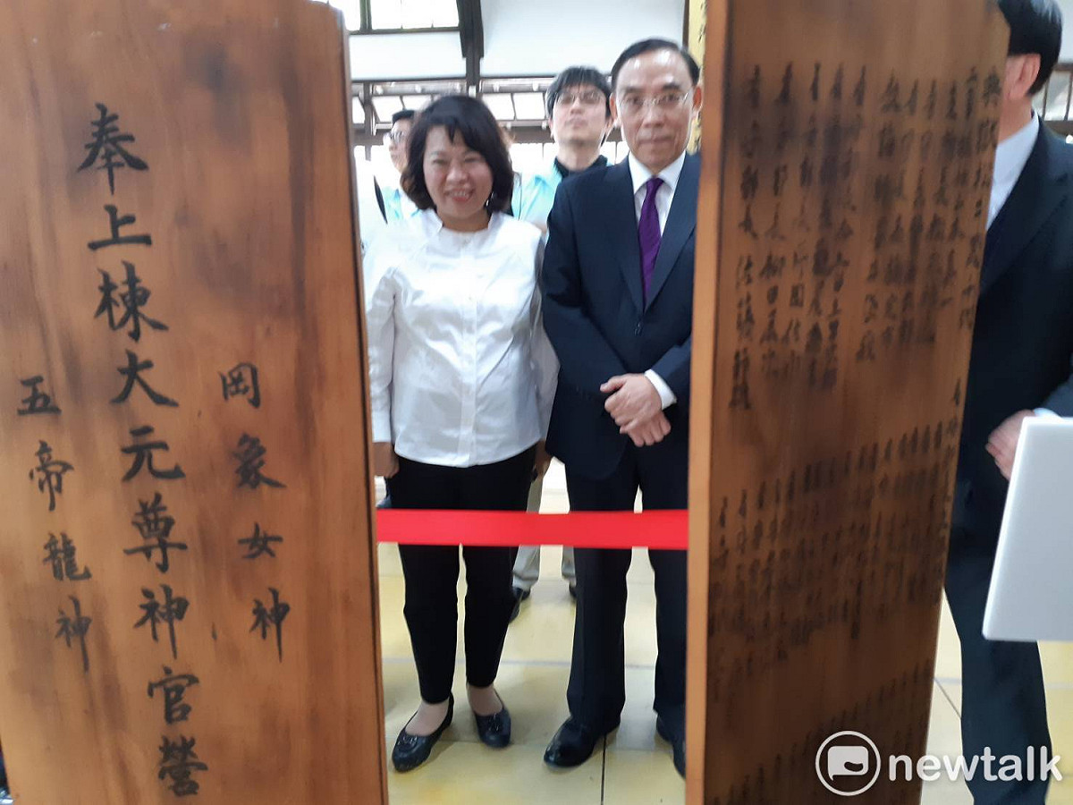 法務部長蔡清祥今天在嘉義市長黃敏惠等人陪同下，視察嘉義舊監獄。 圖：蔡坤龍/攝