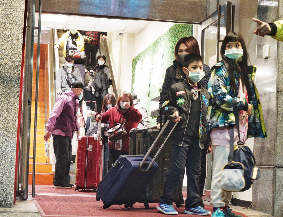 「寶瓶星號」經採集128人檢體送驗，結果均呈現陰性，全船旅客都能下船。 圖：張良一/攝 (資料照片)