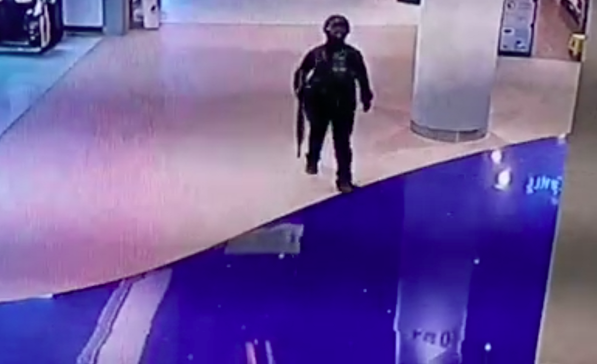 泰國一名軍人在東北部的呵叻府（Korat）一路持槍射殺平民後逃進市中心的百貨公司Terminal 21。 圖：翻攝自Khaosod English臉書