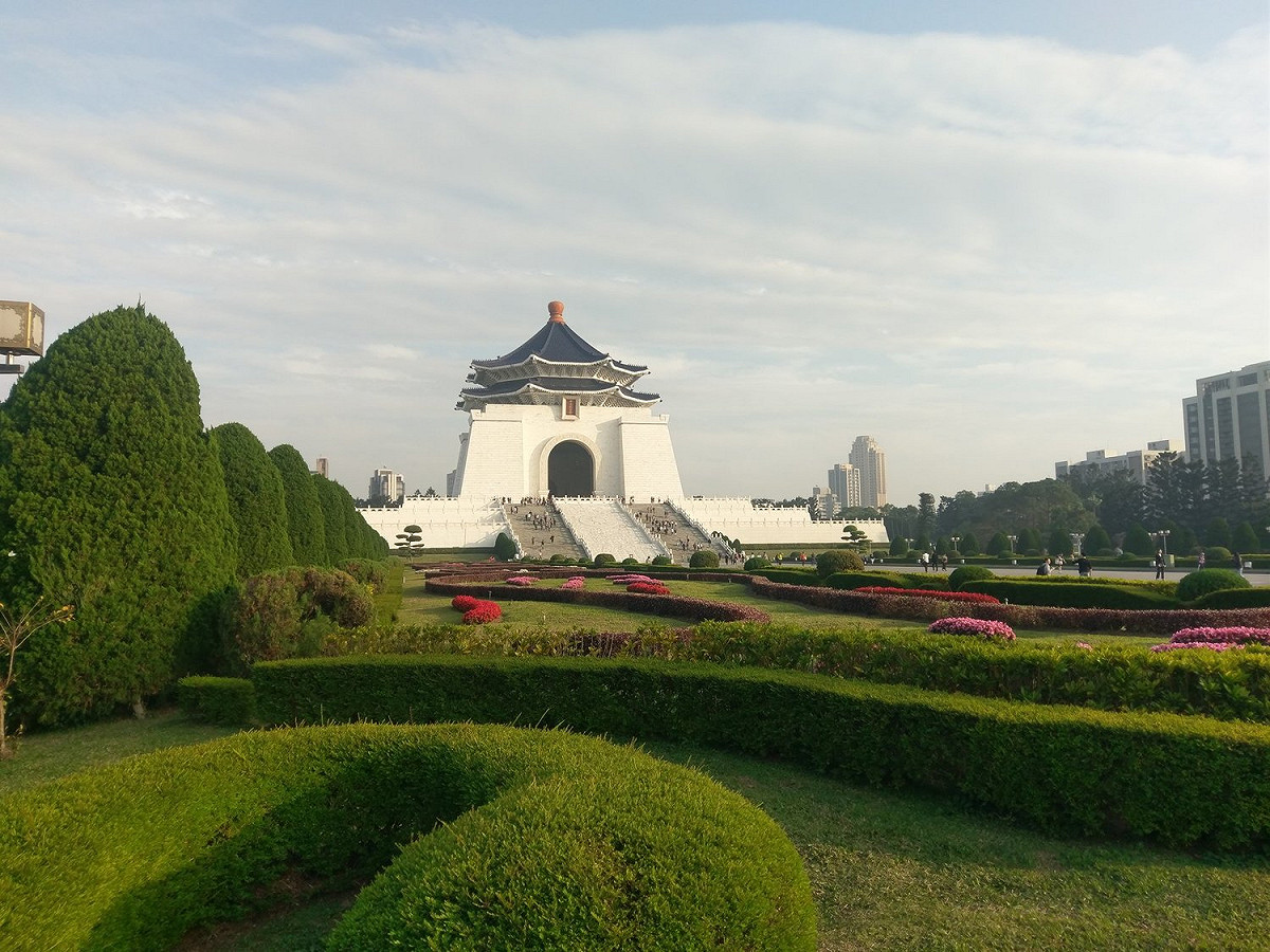 鑽石公主號乘客踏足雙北各大景點，引起民眾恐慌，指揮中心說這些地方現在都是安全的，不用太恐慌。 圖：翻攝自中正紀念堂臉書