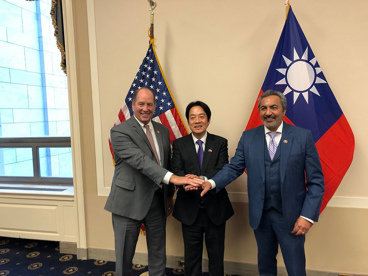 賴清德與美眾議員的合照。 圖：翻攝自twitter@RepTedYoho