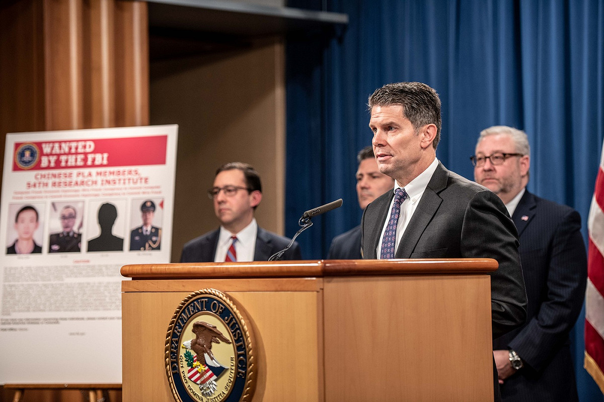 FBI調查發現中方4名駭客已竊取約1.5億美國人敏感個資。 圖：取自FBI官網。