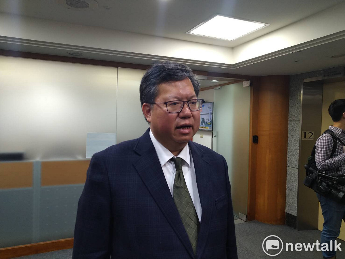 鄭文燦表示桃園有紙尿布大廠計劃改產口罩，希望能增加防疫物資的備量。  圖：林昀真/攝