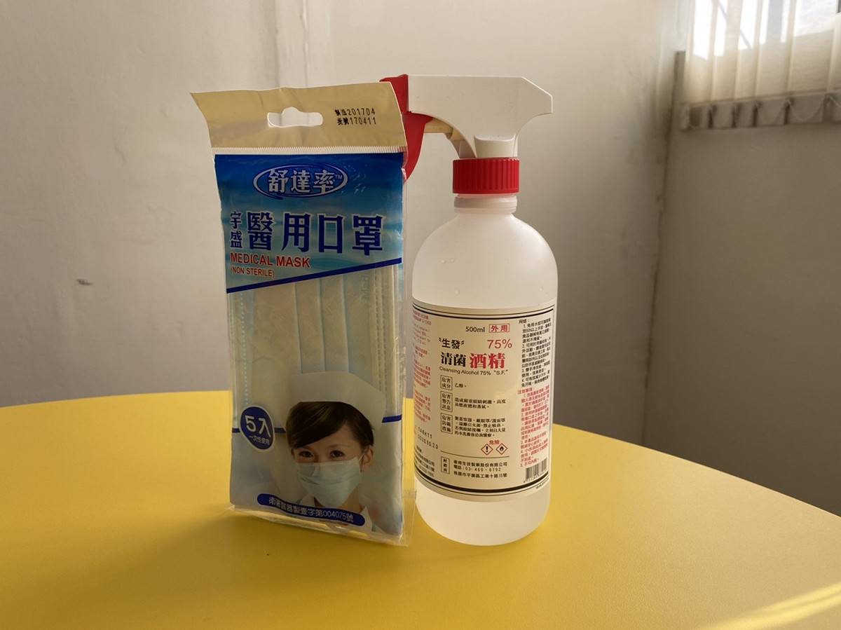 武漢肺炎來勢洶洶，不僅造成口罩荒，連75%酒精都缺貨。 圖：葉宜哲／攝