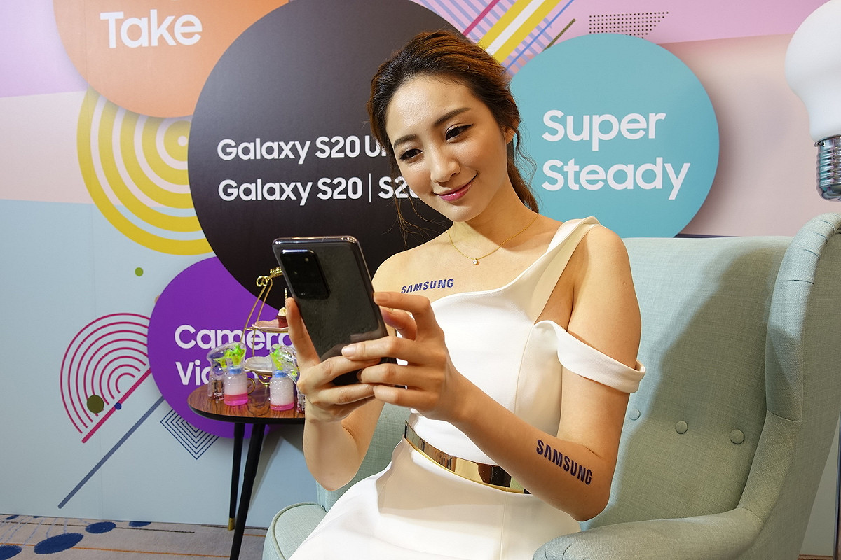 三星今日發表Galaxy S20系列智慧手機，其中S20 Ultra擁有六鏡頭，最高解析度達1億800萬畫素。 圖：郜敏／攝（資料照）