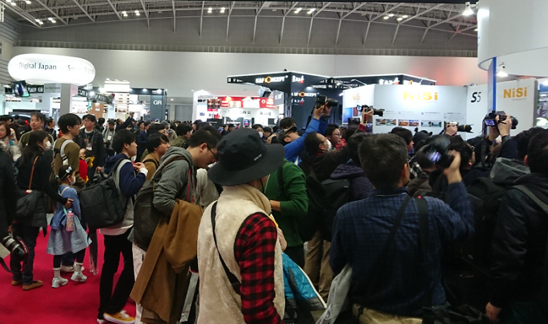 日本 CP＋相機大展今年因武漢肺炎疫情停辦，圖為2019年展出盛況。 圖：取自官方推特