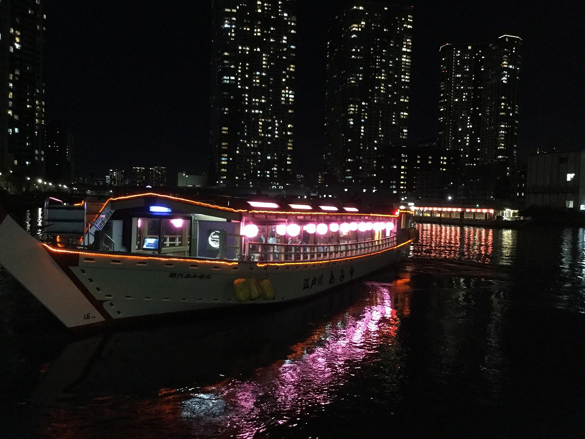 東京灣屋形船是陸客最愛，湖北團讓船上服務人員感染，其後傳染給參加個人計程車公會新年會的司機，又大擴散，導致出現死亡例。 圖：劉黎兒攝影