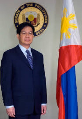反對旅行禁令的菲國參議員賴克遜（Panfilo Lacson）指出，政府的作為顯現，在杜特蒂總統（Rodrigo Duterte）執政下，中國成為「非常強大的勢力」。 圖 : 翻攝自維基百科