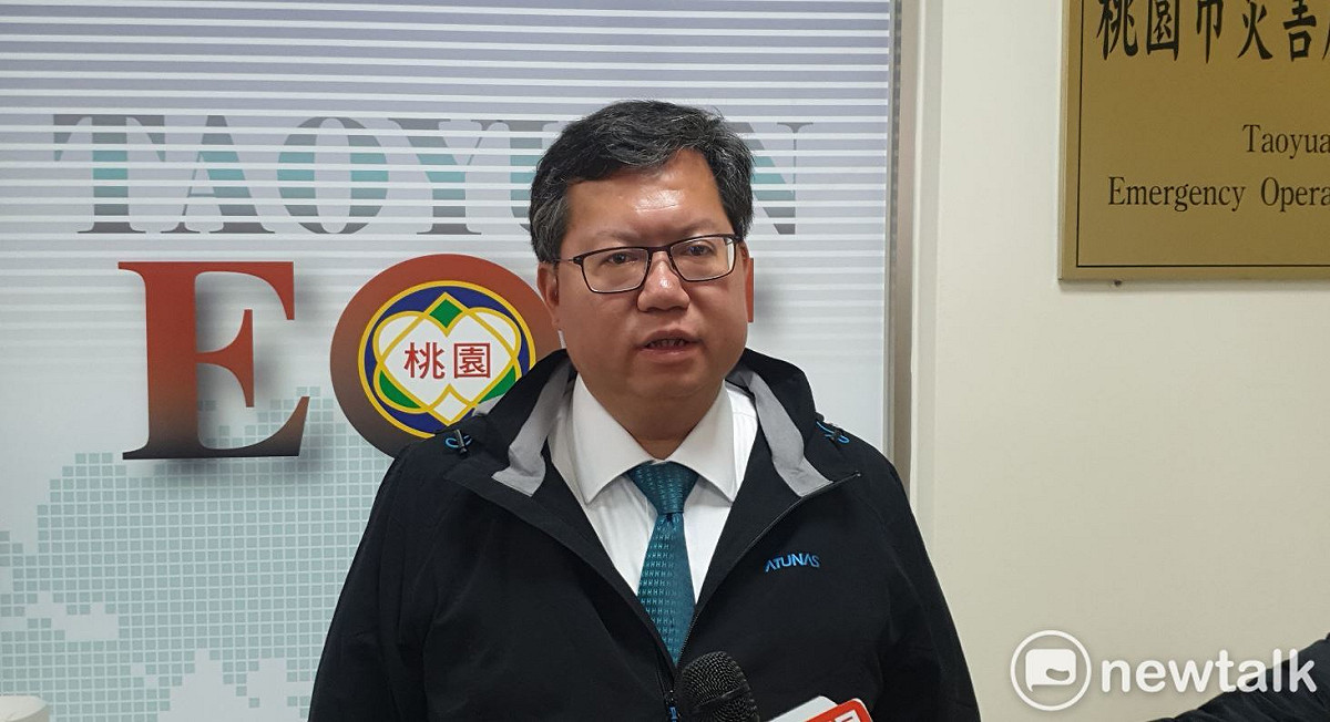 鄭文燦認為復康士司機也應納入公共運輸業司機每日1片口罩購買範圍。 圖：林昀真/攝