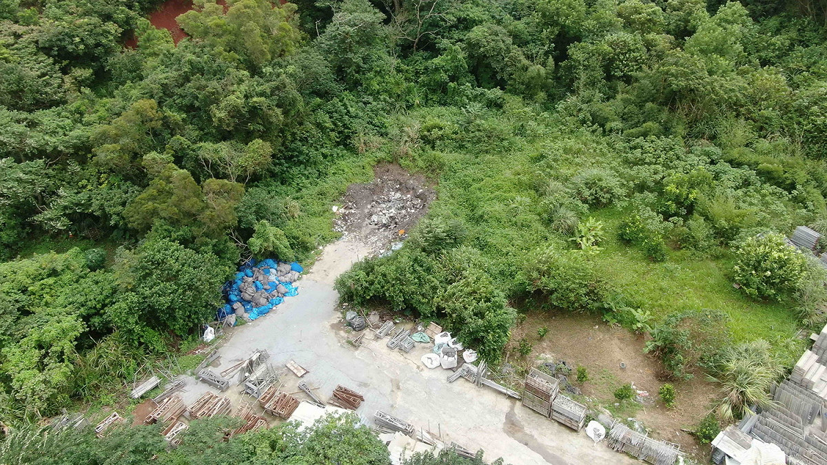 空拍機蒐證違規事證。 圖：新北市環保局/提供