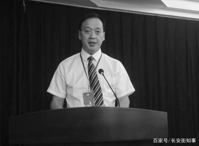 湖北武漢「武昌醫院」院長劉智明因感染「武漢肺炎(世衛命名：COVID-19，新冠肺炎)」於今天(18日)上午10點30分病逝，是第一位因「武漢肺炎」犧牲的院長。 圖：翻攝人民日報臉書