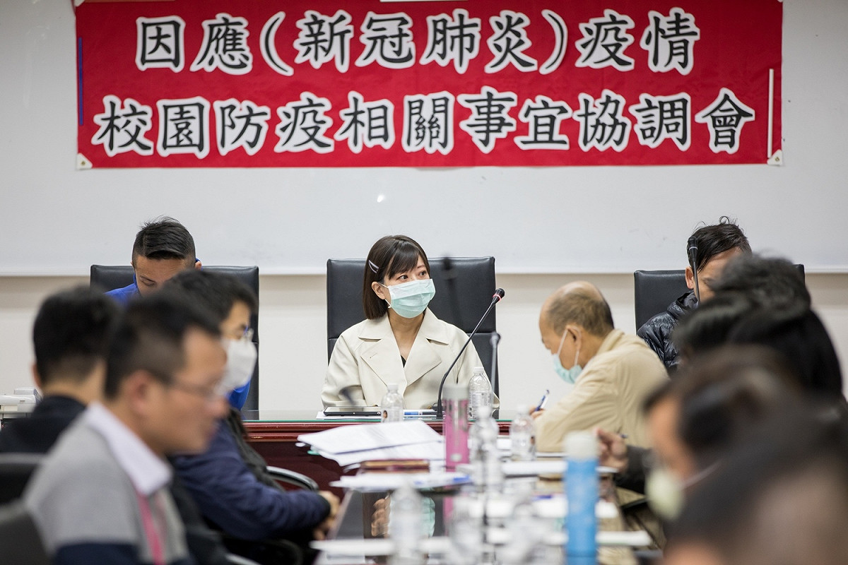 新北市議員江怡臻邀多位議員及市府官員、校長及家長代表開防疫協調會。  圖：江怡臻提供