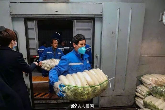 中國大陸「武漢肺炎」疫情兇猛，影響所及，1月消費者物價指數(CPI)年增幅5.4%，是8年來的最高值，也是中國1997年以來第3次超過5%，使中國政權「不穩定」的因素隱然浮現。 圖：翻攝人民網