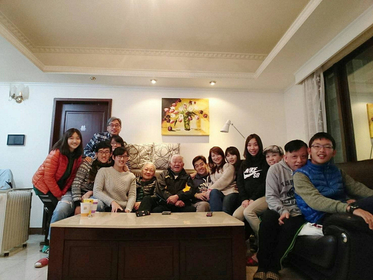 中職球評始祖張昭雄老師（中）過世。 圖／張老師兒子張逸群提供