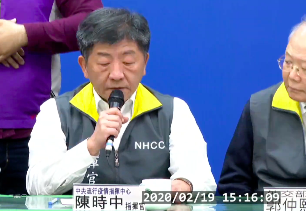 疫情指揮中心今（19）日宣布，台灣新增武漢肺炎1確診個案，為已故白牌車司機的妹妹 圖：擷取自疾管署直播畫面