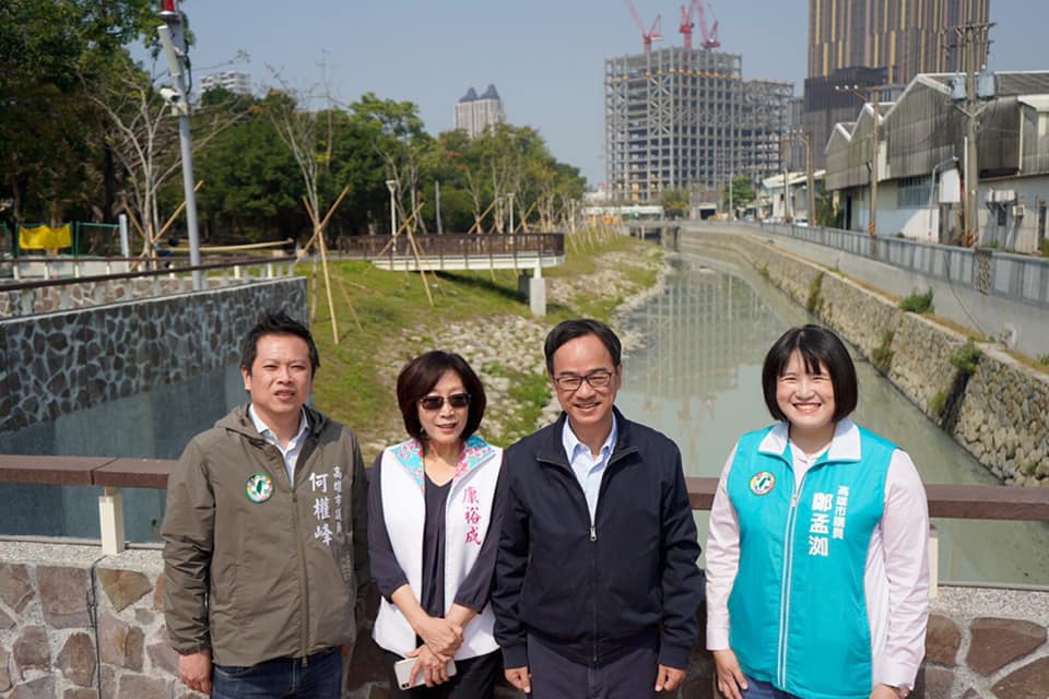高雄市議員康裕成、李昆澤、何權峰、鄭孟洳等人會勘。 圖：翻攝自康裕成臉書