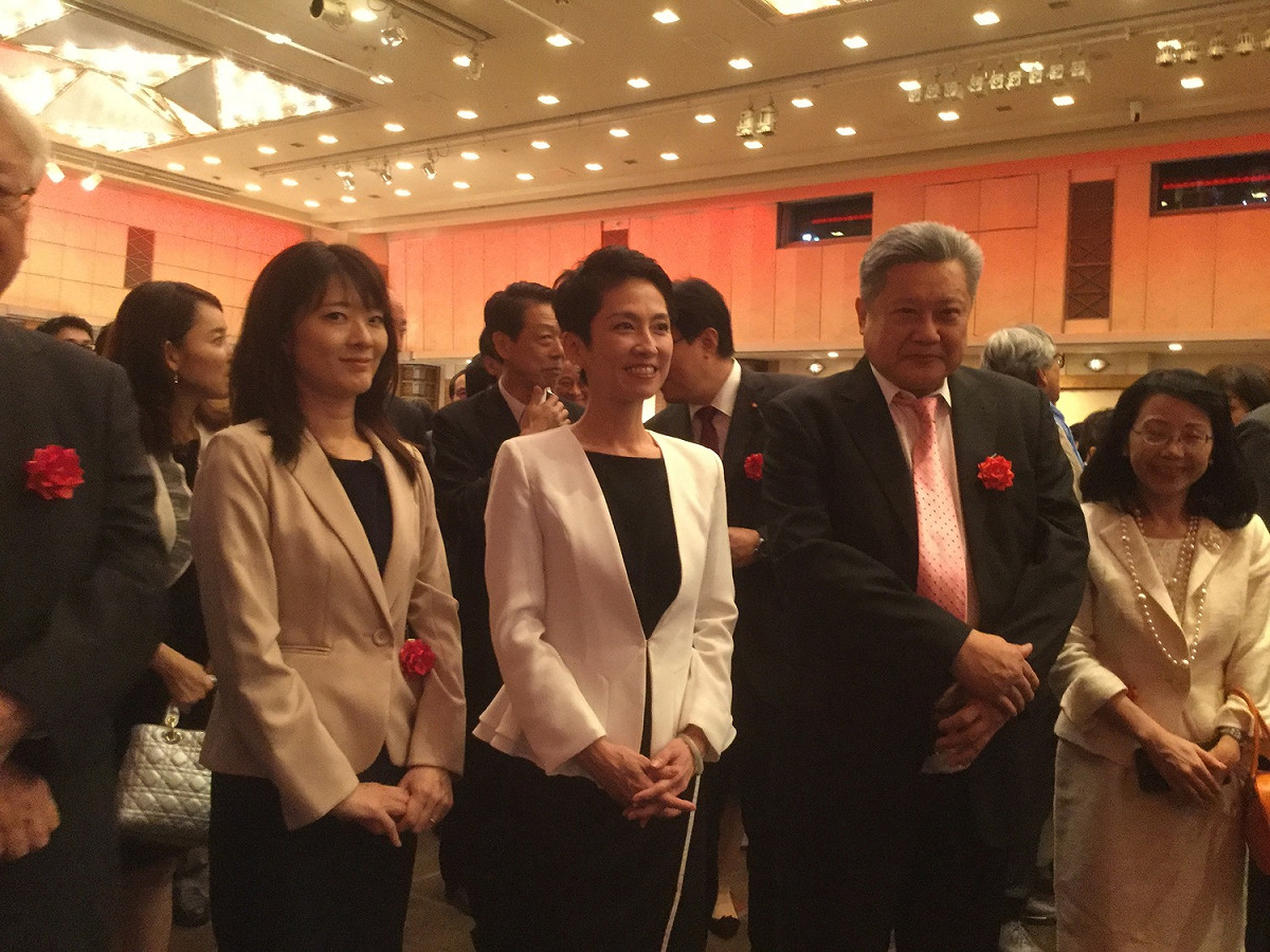 台灣血統的立憲民主黨參議員蓮舫主張日本應該換新面孔，也就是換首相，獲得左右派都贊同，圖為蓮舫去年出席東京的國慶酒會。 圖：劉黎兒/攝（資料照片）