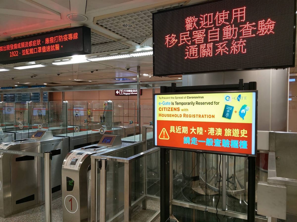 據移民署今（20）天發布的最新資料統計，自2月11日起，自中港澳來台旅客包含國人、中港澳及外籍人士，每日已降至1,000人以下，甚至從2月18日起，已低於500人。 圖：移民署提供