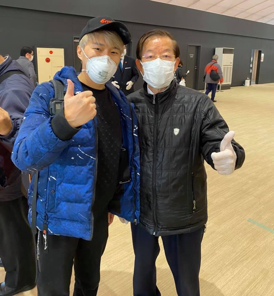 謝長廷和魔術師陳日昇合照。 圖：翻攝自謝長廷臉書