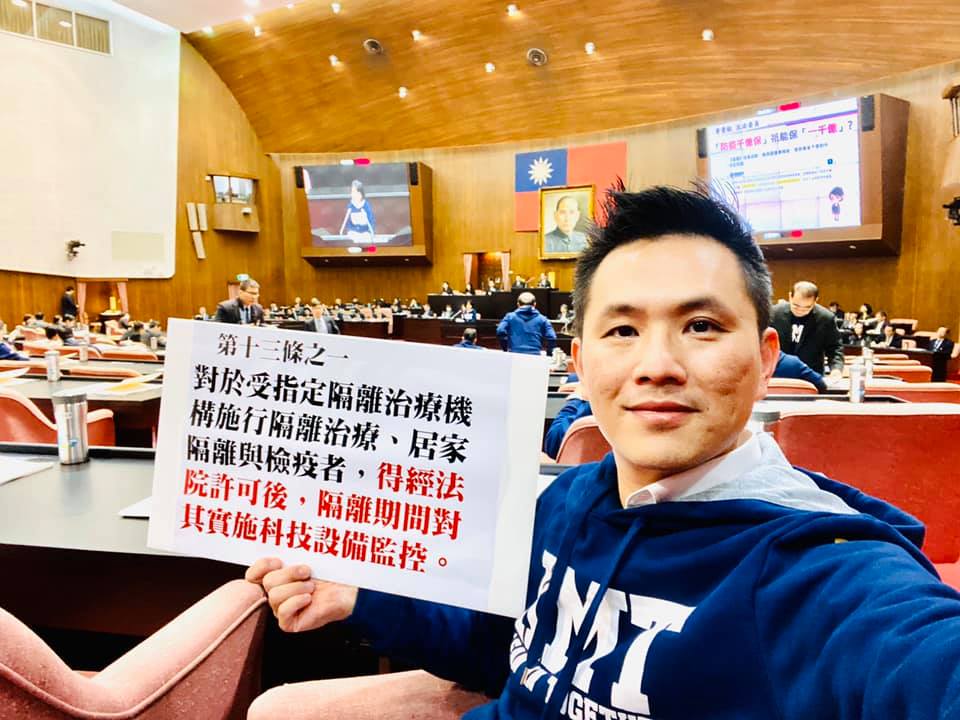 武漢台人第二波包機返台至今仍卡關，國民黨立委陳以信今（21）晚在臉書提出解決方法。 圖：翻攝陳以信臉書