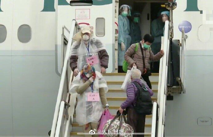 港政府派出第2架包機赴日本接載「鑽石公主號」郵輪上的香港居民。 圖/翻攝自人民日報