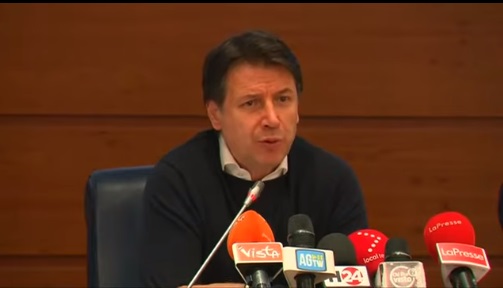 義大利政府22日晚間召開緊急因應會議，總理孔蒂（Giuseppe Conte）表示，義大利政府通過緊急命令，在2019年冠狀病毒疾病（COVID-19）疫情爆發地區，除非有特殊被核准的狀況，現階段不允許進入或離開，當地的工作和群眾活動也必須暫時取消。 圖/截取自總理孔蒂推特