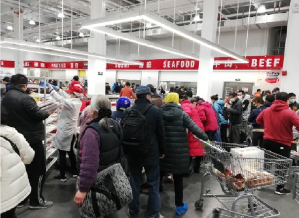 上海閔行區華漕鎮官員已於昨日（22日）到好市多店內視察，並向Costco發出口頭警告。 圖：翻攝自微博