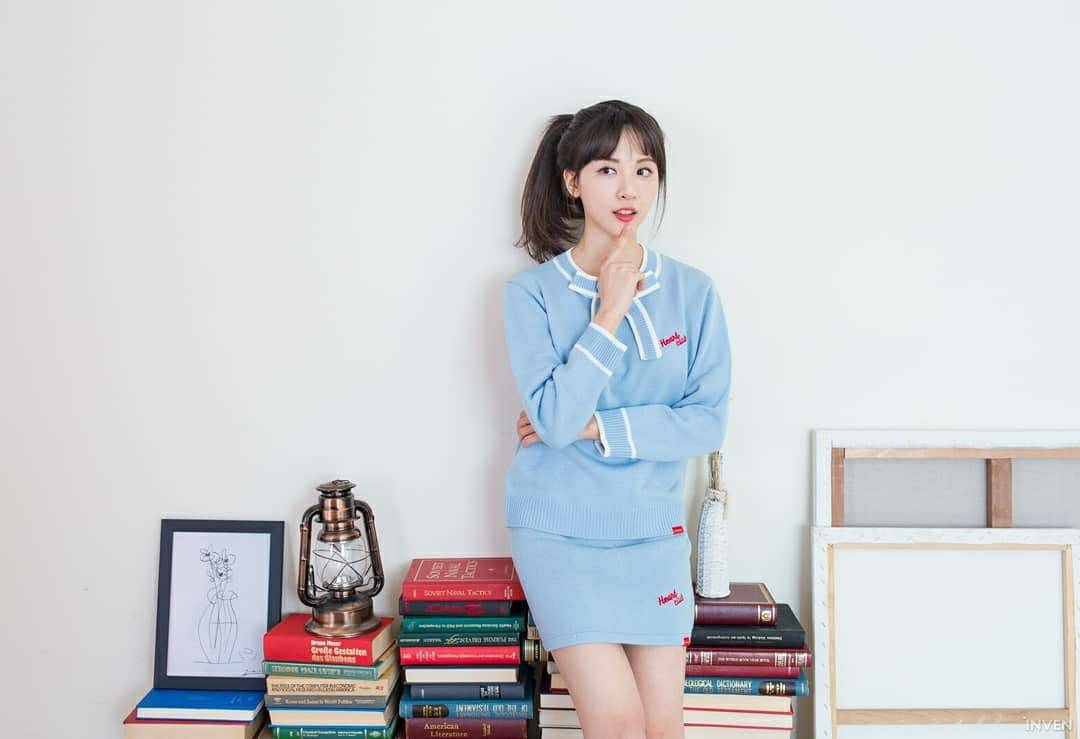 《英雄聯盟》LCK 聯賽主持人金玟我疑似出現感染症狀，經檢驗確定為陰性。 圖：翻攝自 minamiminana instagram