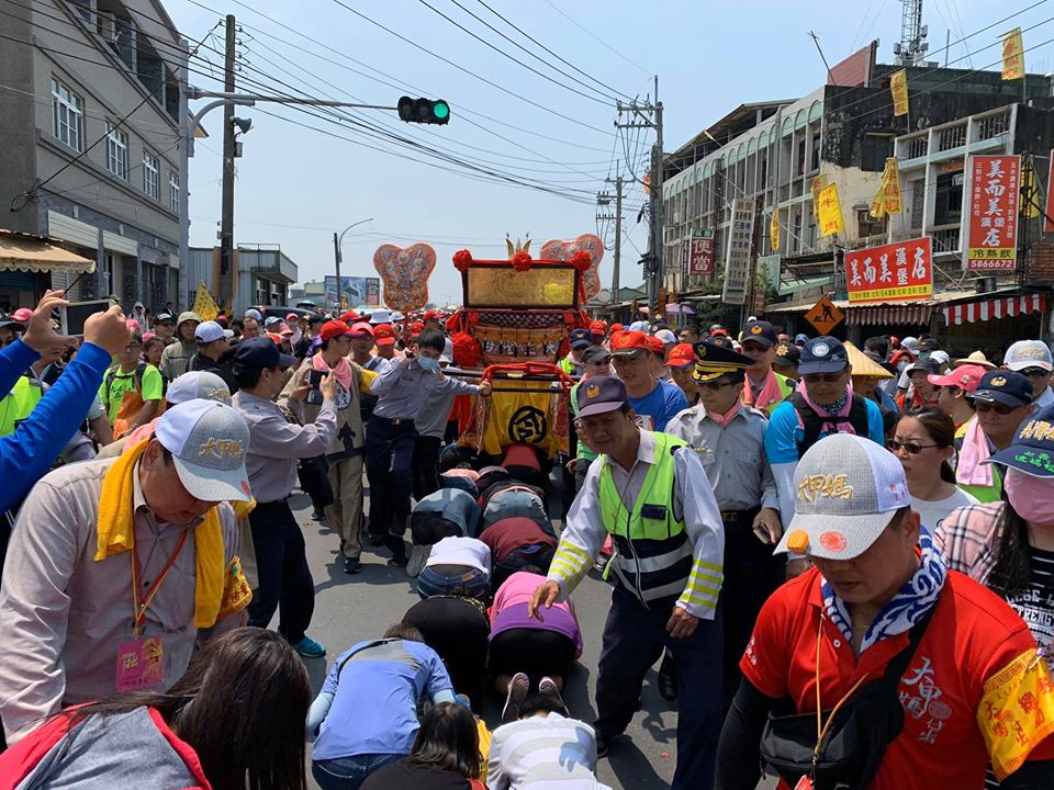 媽祖遶境是台灣傳統文化活動，今年適逢武漢肺炎疫情，是否如期舉辦引起議論，圖為大甲媽祖活動。 圖：翻攝自大甲鎮瀾宮臉書  （資料照片）
