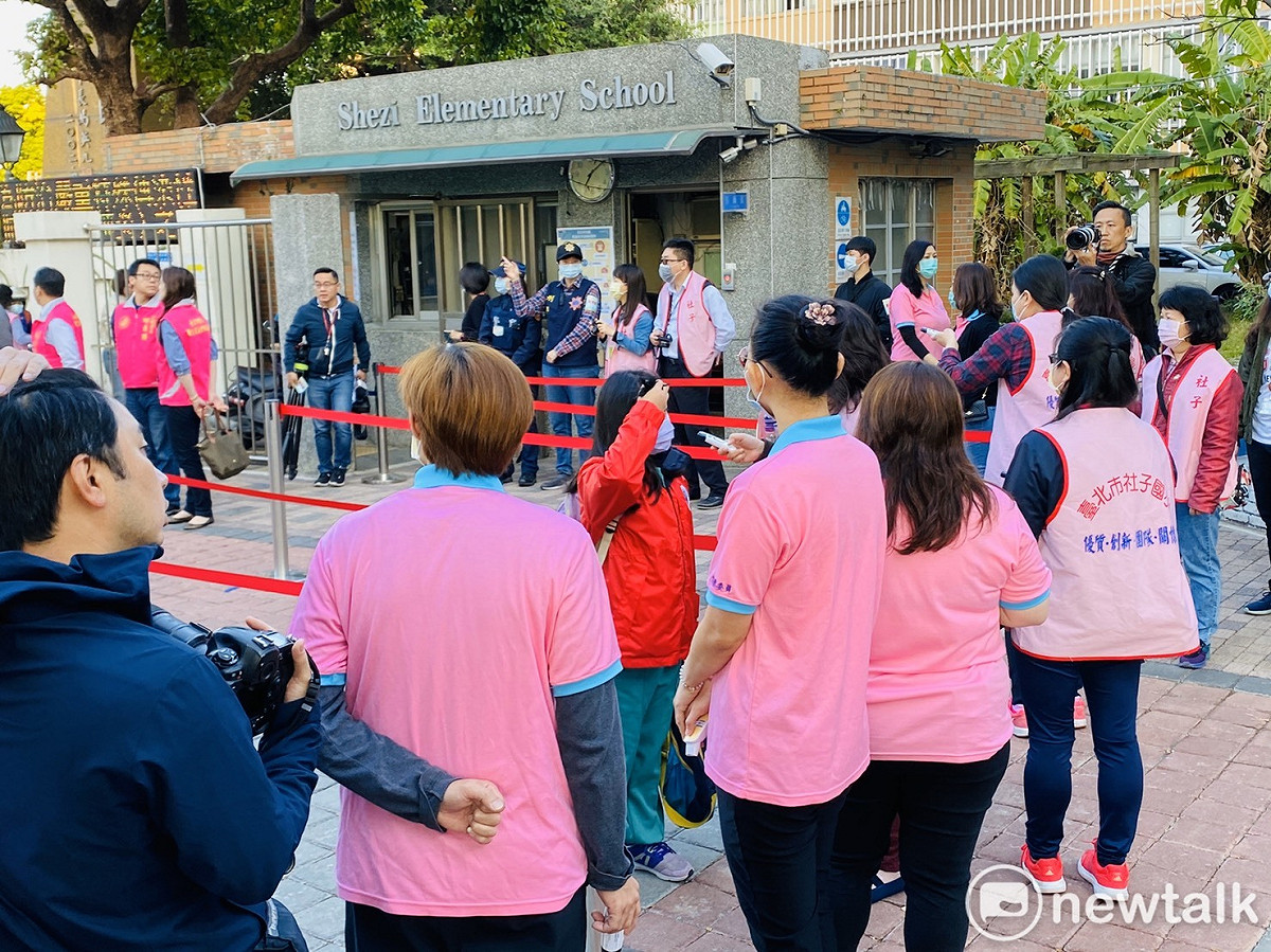 今（25）日為開學日，校園防疫如臨大敵。 圖：周煊惠 ／攝