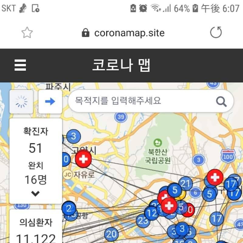 韓國政府透過比對信用卡記錄、監控錄像、手機定位、交通卡和出入境記錄來確認感染者足跡。地圖中的號碼，則是韓國政府編列的確診者序號。 圖：翻攝自網路（資料照）