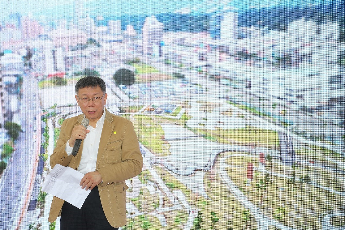 台北市長柯文哲今（26日）出席「東區2.0新新公園水森活」啟用典禮時，爆料總統蔡英文520就職典禮打算辦在台北流行音樂中心。 圖：北市府 / 提供