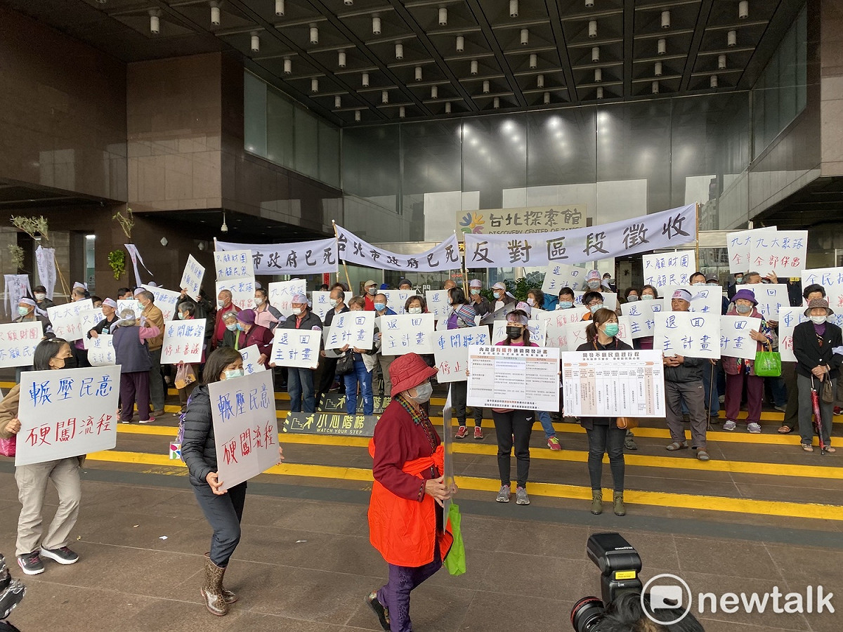 社子島自救會今赴北市府抗議。 圖：周煊惠 ／攝