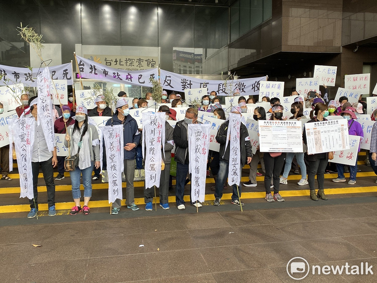 社子島自救會今赴北市府抗議。 圖：周煊惠 ／攝