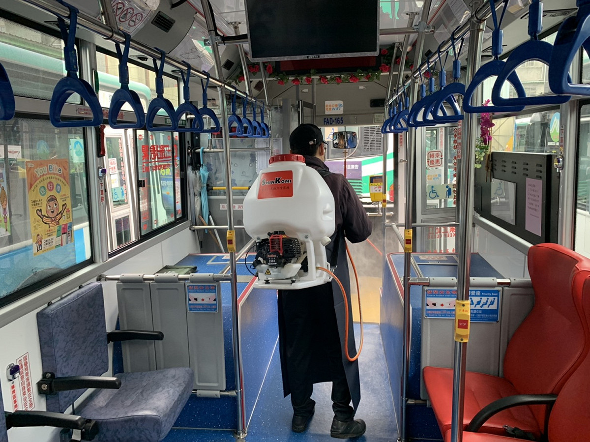 三重客運各路線車輛出車前都須消毒。  圖：三重客運提供