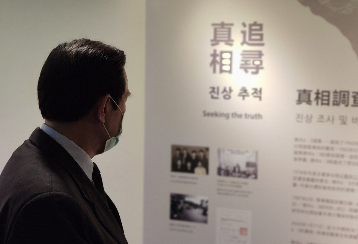 馬英九坦言，陳明忠曾說自己是生錯時代，但沒有做錯事，但他認為，陳明忠並沒有生錯時代，而是時代錯待了陳明忠。 圖：翻攝自馬英九臉書