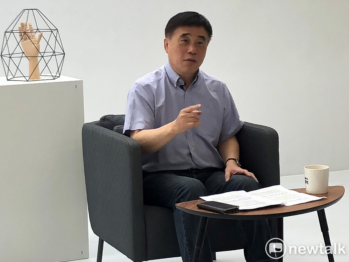 國民黨主席參選人郝龍斌接受直播節目專訪。 圖：郝龍斌辦公室/提供