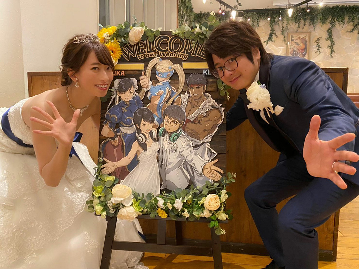 日本知名《快打旋風V》選手Fuudo與寫真女星倉持由香正式完婚。 圖：翻攝自推特