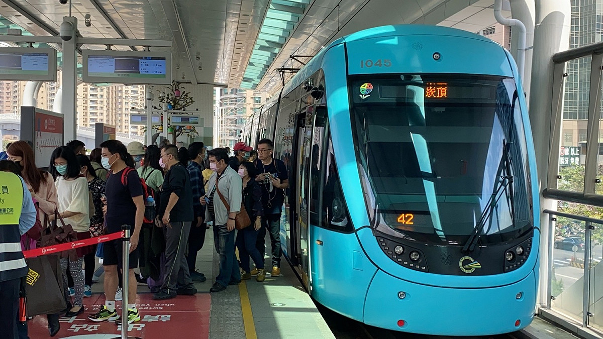 新北捷運公司宣布淡海輕軌行動支付免費搭乘，延長至5月31日。  圖：新北捷運公司/提供