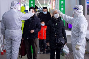 肯亞當地媒體報導，2月26日起，中國南方航空恢復飛奈洛比航線，旅客在機場都必須接受防疫檢查。 圖：翻攝自NTV Kenya推特