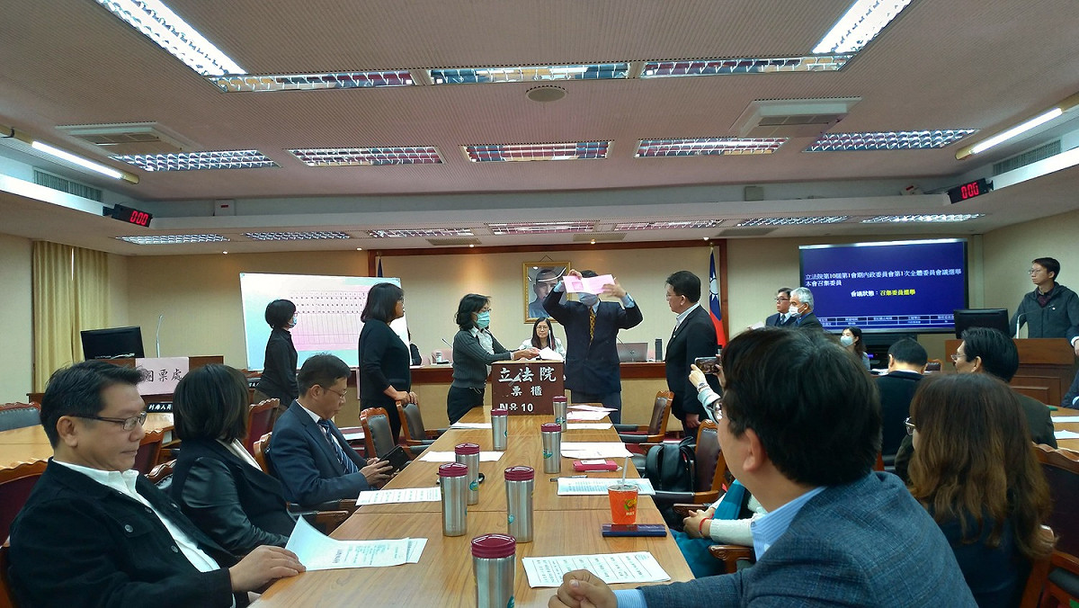 內政委員會今天進行召委選舉。 圖:陳佩君/攝