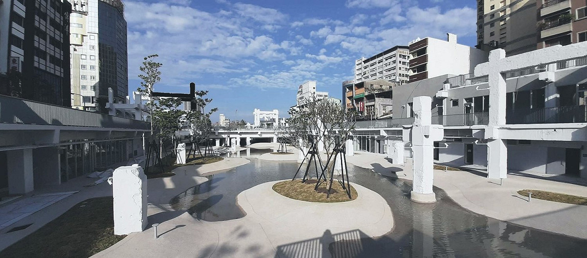 台南市的中國城拆掉後，原址改建成親水公園，邀請荷蘭團隊打造成令人耳目一新的新景點。 圖：台南市政府都市發展局／提供