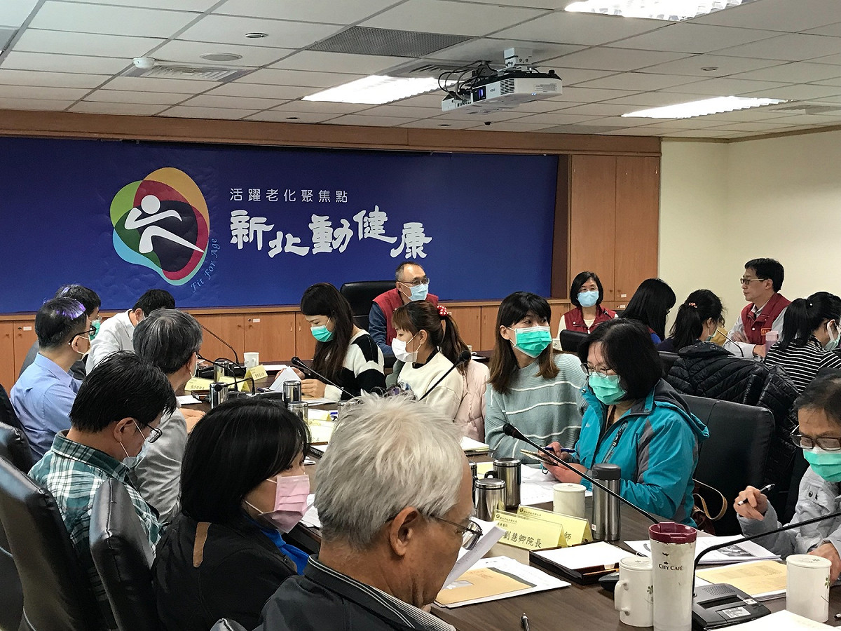 新北市副市長謝政達今天邀集36家地區及專科醫院代表召開「新北市醫院防疫精進會議」。  圖：新北市衛生局/提供