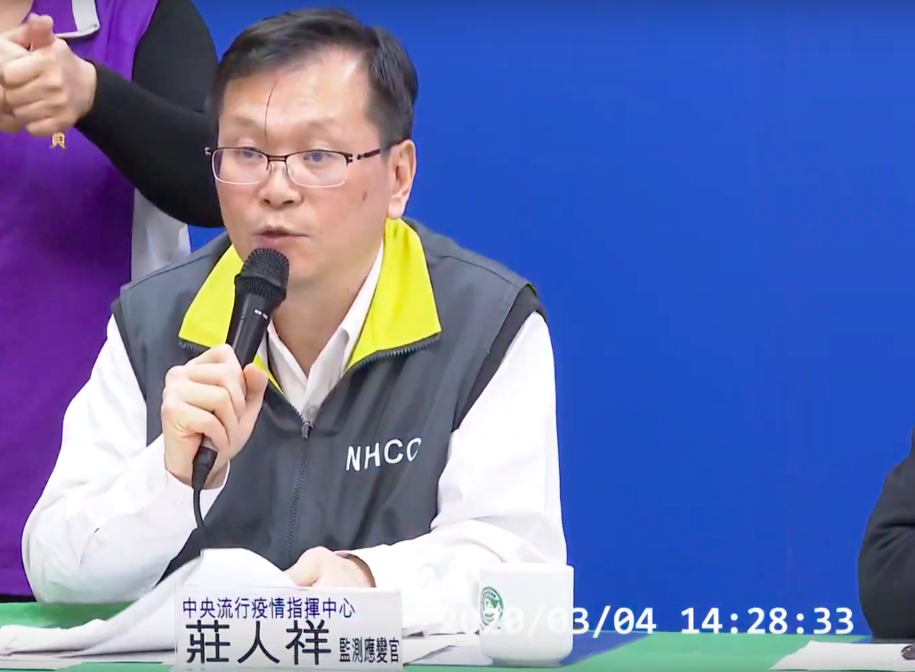 中央流行疫情指揮中心監測應變官莊人祥 圖：擷取自疾管署直播畫面