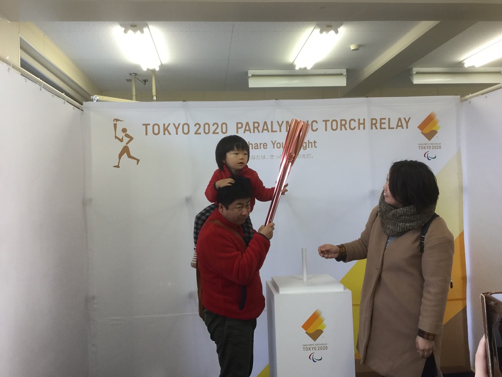 東奧聖火接力26日起要開跑啦！但是東奧是否能如期舉行，非常渺茫，圖為各地有關東奧聖火宣傳活動。 圖：劉黎兒/攝影