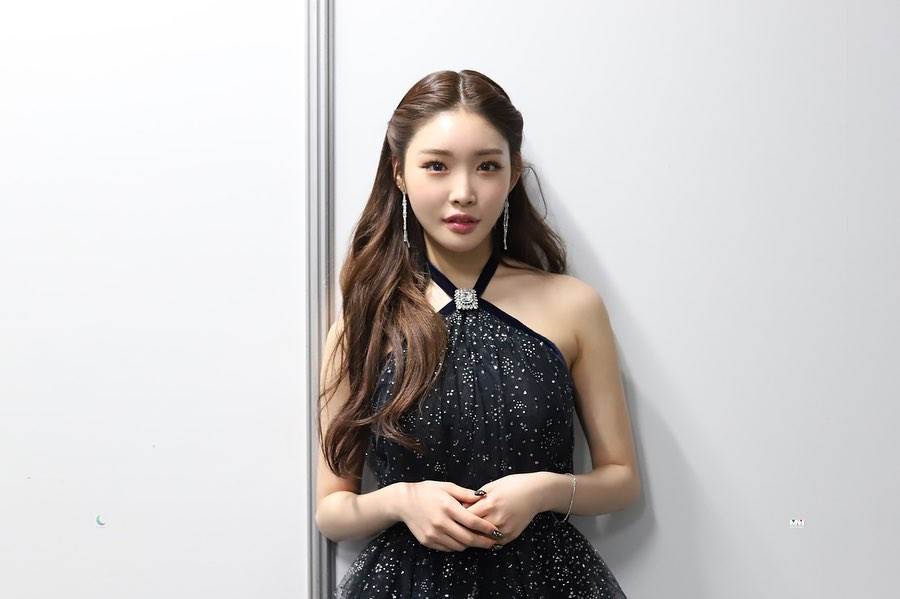 韓國確診女歌手請夏經過11天的隔離治療，以在18日收到傳染力的診斷，並解除隔離回家休息。 圖：取自金請夏IG