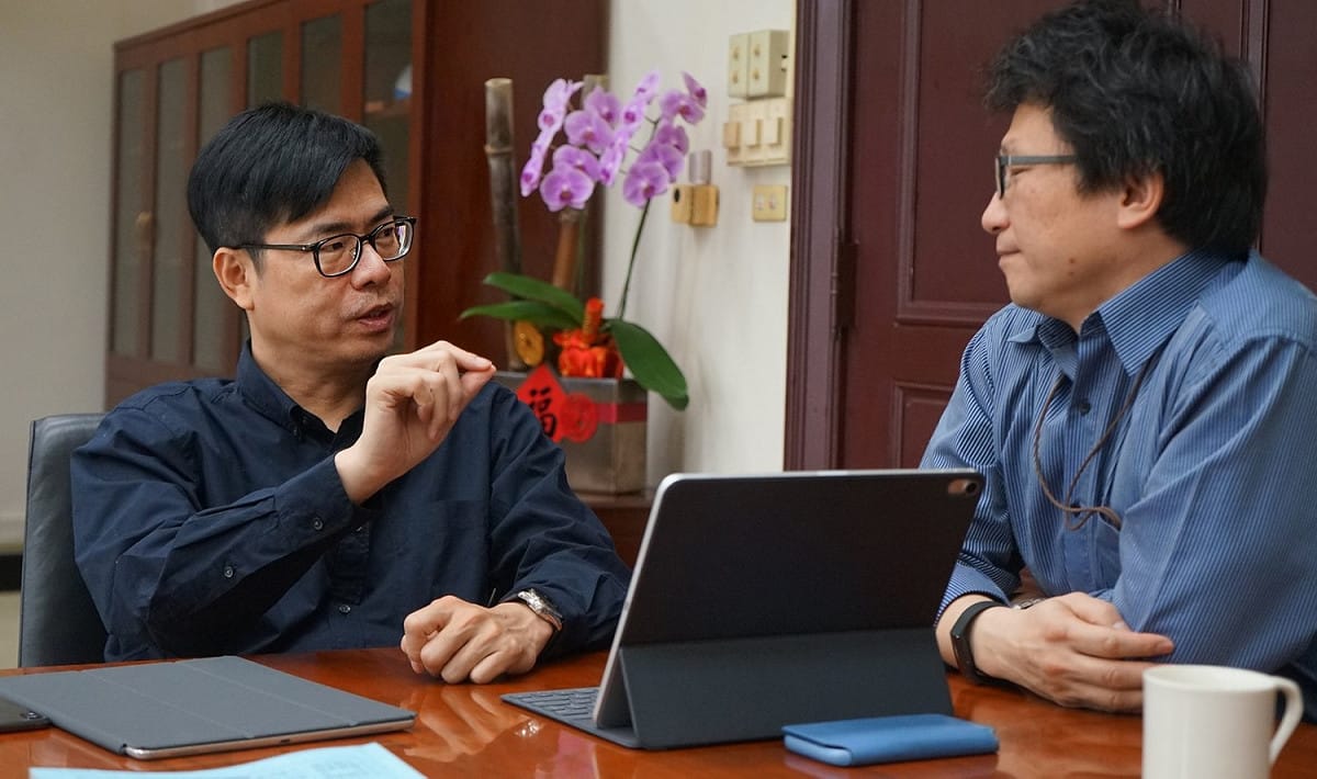陳其邁指出，台灣國衛院已經有能力合成抗疫藥物「瑞德西韋」公克級的生產。 圖：翻攝自陳其邁臉書
