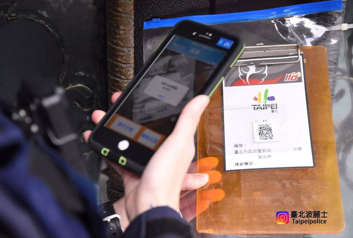北市警方電子巡邏掃描QRCODE。示意照片，與當事人地點無關。 圖：北市警局／提供