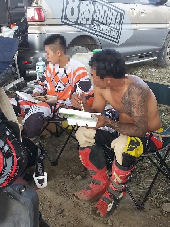陳嫌臉書上有許多關於重型越野機車的照片，但未見有對蔡阿嘎不滿的言論，確切犯案動機仍有待釐清。 圖：取自陳嫌臉書